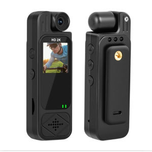 เลนส์หมุน180°ปรับมุมได้อิสระเล่นทันที กล้องขนาดเล็ก จัดเก็บได้ตลอดเวลา ความคมชัดสูง กล้องพกพาพร้อมหน้าจอ ระบบมองเห็นกลางคืนประสิทธิภาพสูง ใช้งานต่อเนื่อง8ชั่วโมง นักเดินทางบันทึกทริป กล้องบันทึกกฎหมายแบบพกพาเจ้าหน้าที่ตำรวจใช้ปฏิบัติงาน