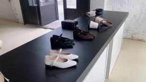 Giày bệt mũi vuông Feng Liya cho phụ nữ 2024 Giày nữ Mary Jane Pháp mùa xuân mới phong cách hương thơm nhỏ giày đen