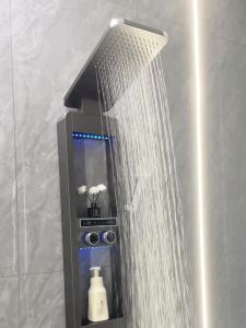 Inligent digital shower head set with storage rack ss faucet bathroom shower head shower apparatus