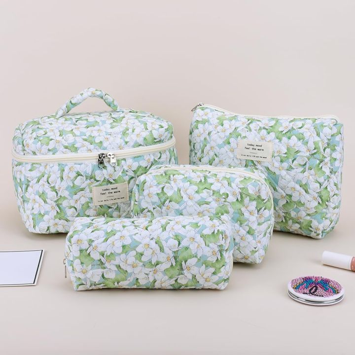 Set Beg Solek Berkuilt Beg Solek Besar Kapas Beg Kosmetik Perjalanan Estetik untuk Wanita Beg Kelengkapan Mandi Beg Solek Bunga Comel (Gardenia)