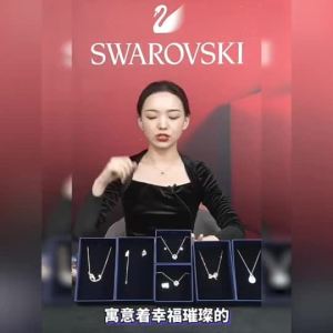 Swarovski Admirations necklace with a swan image made from pearls and crystals does not fade - perfect birthday gift for sisters.