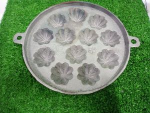 พิมพ์ขนมไข่ (เหล็กหล่อ) 12 หลุม (พร้อมฝาครอบ) ตราศรคู่ พิมพ์ขนมครกสิงค์โปร ขนมไข่ ลายมะยม 9 นิ้ว 12 หลุม 1ชุด