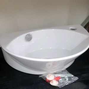 D Bathnor Kn 1131 Wall Hung Small Mini Bath Toilet Ceramic Basin with Overflow Hole in White