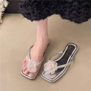 [Free Shipping] Summer Outdoor Floral Sandals Flat Slippers Flip-Flops 2026 New Model Non-Slip Beach Sandals In Beige Color