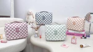 Túi đựng đồ dùng cá nhân nhỏ gọn có thể treo dành cho phụ nữ đi du lịch của Narwey túi du lịch họa tiết kẻ ô túi đựng đồ trang điểm túi đựng mỹ phẩm quà tặng cho trẻ em và các bạn gái tuổi teen (màu hồng phấn họa tiết kẻ ô).