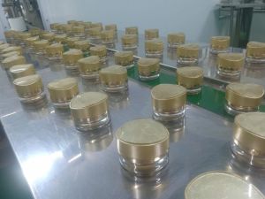 KEM ĐÔNG Y TÁI TẠO 1.1 GIÚP XÓA SẠCH MỤN THÂM NÁM TÀN NHANG HIỆU QUẢ giúp loại bỏ CÁC LOẠI MỤN vết thâm Dưỡng da trắng hồng