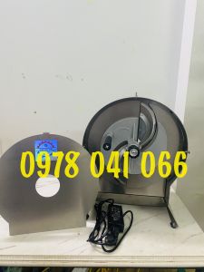 Máy Thái lát củ quả thành những lát đều đẹp mắt không hao hụt nát vụn. Máy chạy điện và quay tay