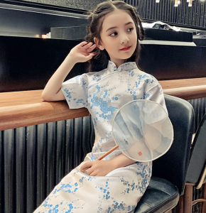 ชุดกี่เพ้าเด็ก ชุดตรุษจีนเด็ก ชุดจีนสาวน้อย ซิปข้าง ผ้าไหม งานปัก สวยงามน่ารัก