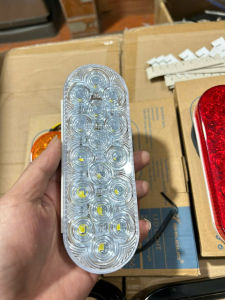 Đèn hậu xe tải hình bầu dục. Đèn trang trí sau xe tải SD 2019 điện 12/24v.