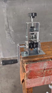 Manual Wire Stripping Machine 1-21mm Hand Crank Drill Powered Manual Wire Stripping Wire Stripper Machine for Scrap