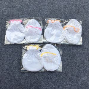 Bao tay chân Jou Set gồm 1 đôi bao tay và 1 đôi bao chân cho bé - mẫu trắng viền màu