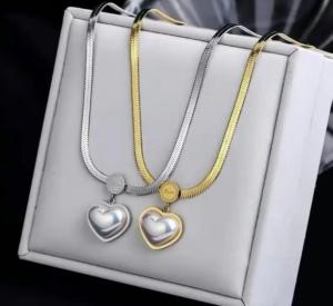 Kalung Titanium Wanita Hati Anti karat Dan Luntur Necklaces Liontin Golden Emas