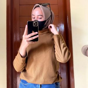 Kaos Rib Turtleneck: Pilihan Terbaik untuk Musim Dingin