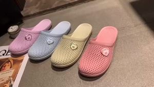 New Summer Hole-Sole Flat-Toe Slippers For Women Soft Sole Non-Slip Suitable For Indoor And Outdoor Wear Casual Bathroom Slippers