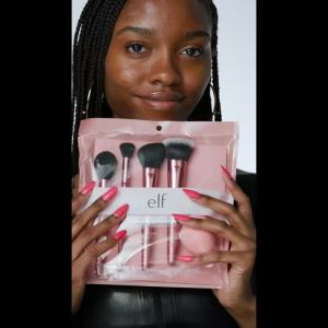 เอลฟ์ ชุดแปรงและฟองน้ำสำหรับการแต่งหน้า คอนซีลเลอร์ แป้ง แปรงปัดแก้มและไฮไลท์ และฟองน้ำสำหรับใบหน้าทั้งหมด เป็นวีแกนและปราศจากการทดลองกับสัตว์