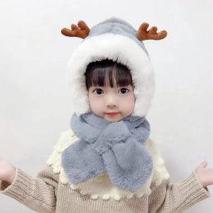 OKKFINE การ์ตูนลายการ์ตูน ผ้าพันคอรวมหมวกสำหรับเด็ก กันลม ตุ๊กตาผ้าพลัฌ ผ้าพันคอหมวกบีนนี่ แฟชั่นสำหรับผู้หญิง ลำลองแบบสบายๆ หมวกเด็กพร้อมผ้าพันคอ ฤดูหนาวฤดูใบไม้ร่วงฤดูหนาว