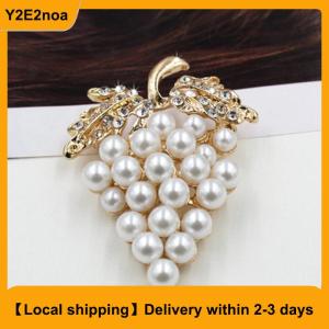 【Local shipping】 Crystalwave Grapes Brooches Rose Gold Plated Pearl Brooch Rhinestone Flower Scarf Buckle Pin