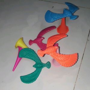 Trò chơi tuổi thơ_ Một chú chim bằng nhựa cân bằng rất đẹp