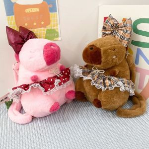 THOMA ผ้าฝ้าย PP กระเป๋าเป้ตุ๊กตาคาปิบารา กระเป๋าสะพาย คอลเลกชัน กระเป๋าเป้คาปิบาราตุ๊กตา สร้างสรรค์ แบบพกพา กระเป๋าขนตุ๊กตา เด็กหญิง เด็กชาย