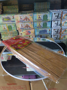 Một Bich Nhang Trầm Ít Khói Không Khói 4 Tất Trong Thờ Cúng