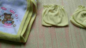 PAKET POPOK 12PCS SAMBUNG HANDUK JUMBO DAN 3 SET SARUNG TANGAN DAN KAKI BAYI / PERLENGKAPAN BAYI