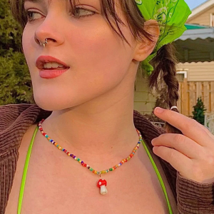 น่ารักสำหรับสร้อยคอที่สร้างสรรค์สร้อยคอโซ่ห้อยจี้รูปเห็ดที่มีสีสันหวานสำหรับวัยรุ่นผู้หญิงหญิงสาว