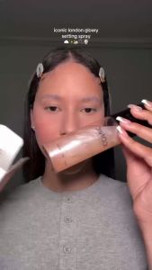 [BILL US] Xịt khoá makeup Iconic London Prep-Set-Glow Hydrating Glowy Setting Spray - Sản phẩm chứa chiết xuất dưa chuột và hoa cúc cùng các thành phần giàu chất chống oxy hóa trà xanh và vitamin E giúp nuôi dưỡng làn da caffeine giúp giảm quầng thâm qu
