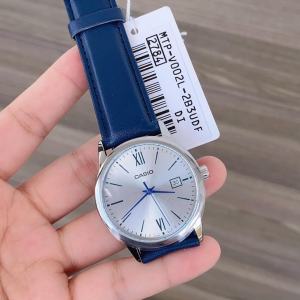 Casio MTP-V002L-2B3 Jam Tangan Pria Tahan Air dengan Strap Kulit Biru - Original Bergaransi Resmi