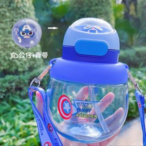 [𝓛𝓲𝓶𝓮𝓲.𝓢𝓽𝓸𝓻𝓮] Bình nước ống hút nhựa PCT cao cấp Captain Avengers Frozen Gấu dâu Lotso 750ml cho trẻ em HM8155