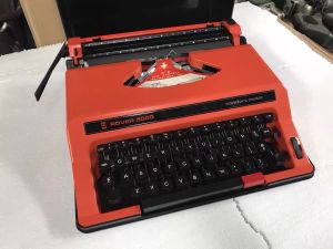 Máy đánh chữ Olivetti Lettera Brother phong cách cổ điển