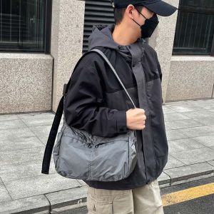 SOFA ผ้าอ๊อกซ์ฟอร์ด กระเป๋าสะพายข้างผู้ชาย จุได้มาก สีทึบทึบ กระเป๋าฟิตเนสกีฬา สไตล์เกาหลีแบบ ใช้งานได้หลากหลาย กระเป๋าเดินทางสำหรับกิจกรรมกลางแจ้ง เด็กผู้ชายเด็กผู้ชาย