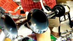 แตรลมไฟฟ้า แตร2ปากดังดี เงาทรงสวย (ไม่ต้องใช้ถังลม) มีไฟรถ12v./24v.ระบุในตัวเลือก พร้อมติดตั้ง