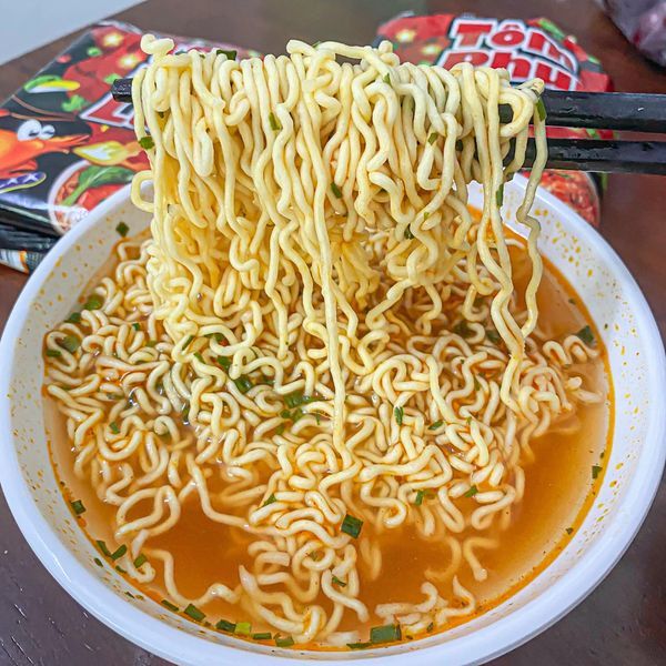 Th%C3%B9ng%2030%20G%C3%B3i%20M%C3%AC%20T%C3%B4m%20Phun%20L%E1%BB%ADa%20Omachi%20-%20Image%206