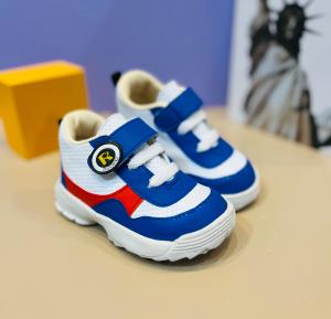 Sepatu Sneakers Anak Model Sport Varian Warna Anti Slip dan tidak Licin