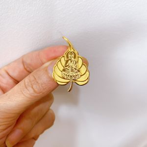 Lá Bồ Đề Quan Thế Âm Bồ Tát Cài Áo Mạ Vàng – Mang Bình An & Từ Bi Bên Mình