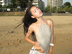 liLeben เสื้อแขนกุดผูกคอเปิดหลัง เซ็กซี่ เนื้อผ้ามีเท็กซ์เจอร์ ตกแต่งด้วยสร้อยลูกปัดเปลือกหอย