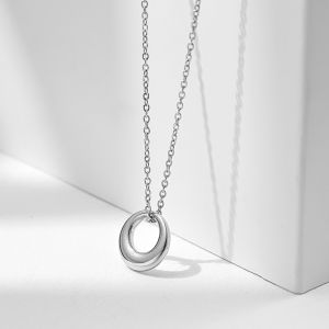 Ladamas Kalung Titanium Liontin Bulat Oval Kalung Fashion Harian KT152