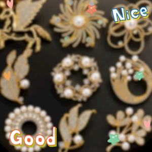 Elegant Pearl Crystal Brooch Pin Gold Rhinestone Brooch for Women Scarf Coat Dress Accessories