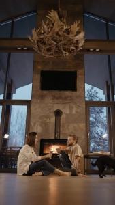 RISKY COUPLES -  Super fun couple games  Suitable for date night :150  Dare to Ask and Answer 。 Romantic Anniversary and Valentines Day Gifts 。 Couple Card Game