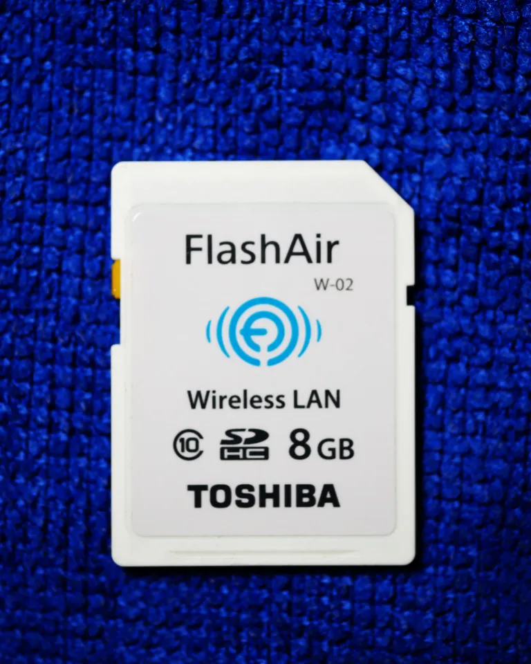 ️TOSHIBA Flash Air 8GB️ Toshiba Goes Up Against Eye-Fi, with Wi-Fi \u0027FlashAir\u0027 SD Card | WIRED