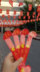 [2/9] Vòng Tay Cờ Đỏ Sao Vàng Việt Nam Hình Trái Tim Phụ Kiện Cổ Vũ Đi Bão Lễ 30/4 Quà Tặng Ý Nghĩa Tự Hào