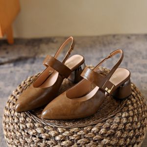 The New Fashionable and Versatile Pointed Toe Is Comfortable and Versatile with A Block Heel and Pointed Toe and The Empty Sandals Are Worn Outside