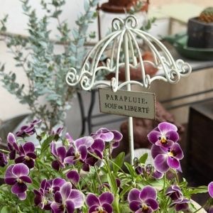 WARM HOUSEWORK Rustic Umbrella Flower Stand Distressed Finish Lace Border Garden Decoration Decorative Iron Garden Stake Garden Use