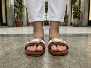 𝐌𝐚𝐬𝐡𝐢𝐞𝐅𝐨𝐨𝐭𝐰𝐞𝐚𝐫 S23 Chic Sparkle Square Buckle Flat Slides – Two-Tone Comfort Sandals