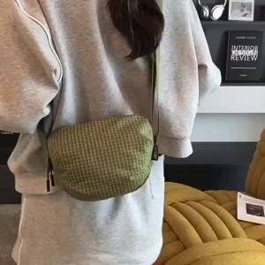 กระเป๋าถือทรงแข็งสองชั้นลายสก๊อตสไตล์ญี่ปุ่นกันน้ำเบาพิเศษกระเป๋าสะพายกระเป๋าสะพายข้างไนลอนสำหรับเล่นกีฬา