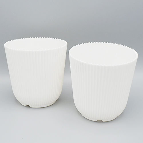 Daiso กระถางพลาสติกสีขาวขนาดเล็ก แพ็ค 2 ชิ้น