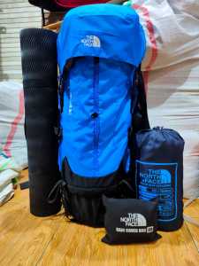 Paket Hemat Camping & Hiking: Carrier Keril 60 Liter & Aksesoris Lainnya