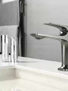 Brass Core Modern Bathroom Sink Faucet Single Handle Deck Mounted Wash Basin Water Tap Hot And Cold Mixer