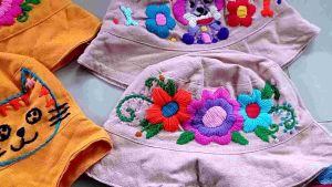 หมวกปักไหมพรม ปักมืองานแฮนด์เมด รูปแบบปักลายน่ารักๆ 1ใบ สายคาเฟ สายงานฝีมือ ไม่ซ้ำใคร รีบจับจองเลยนะคะ