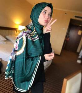 Emma Maembong My Sketchbook Shawl Premium Dull Satin comes with a charm and place in a nicely design box suitable for gifts great coverage front and back